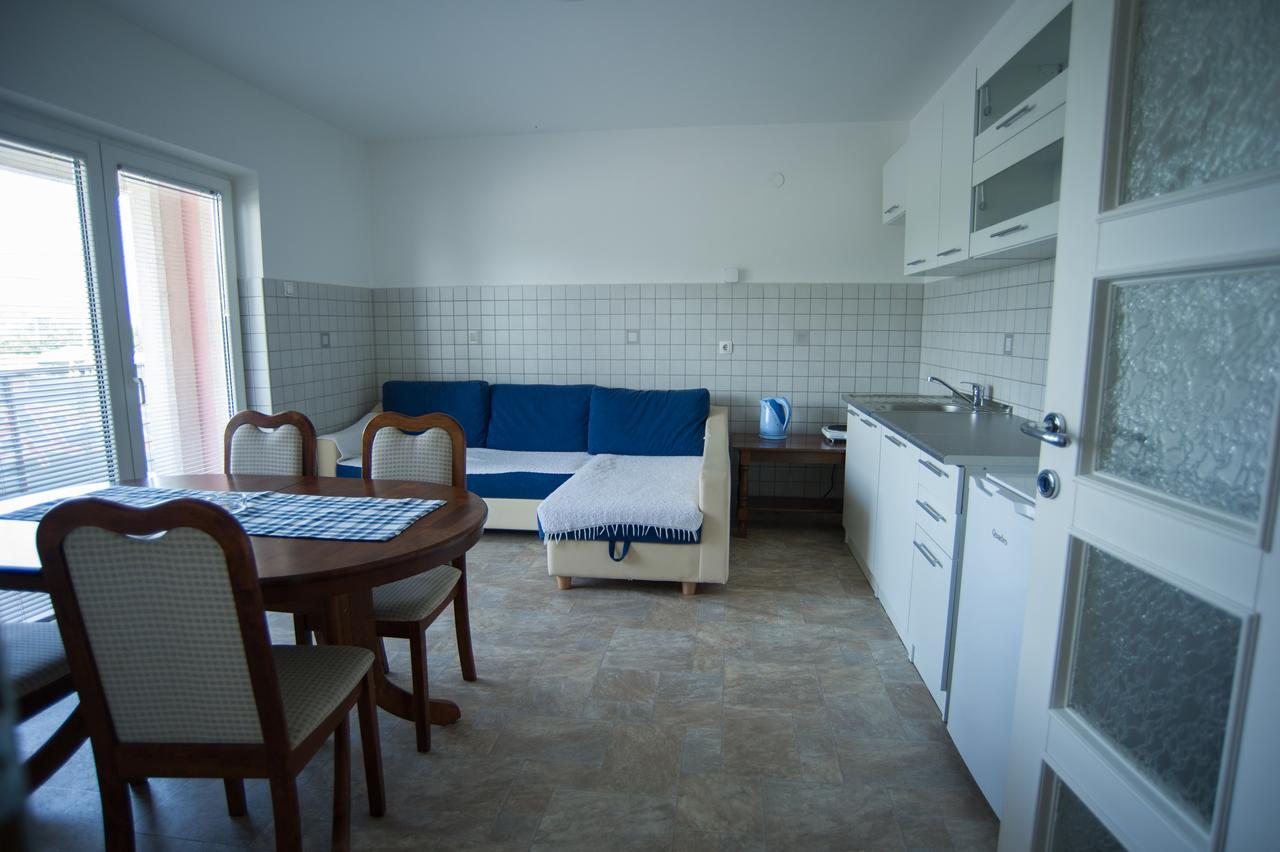 Hostel Larisa Banja Luka Buitenkant foto