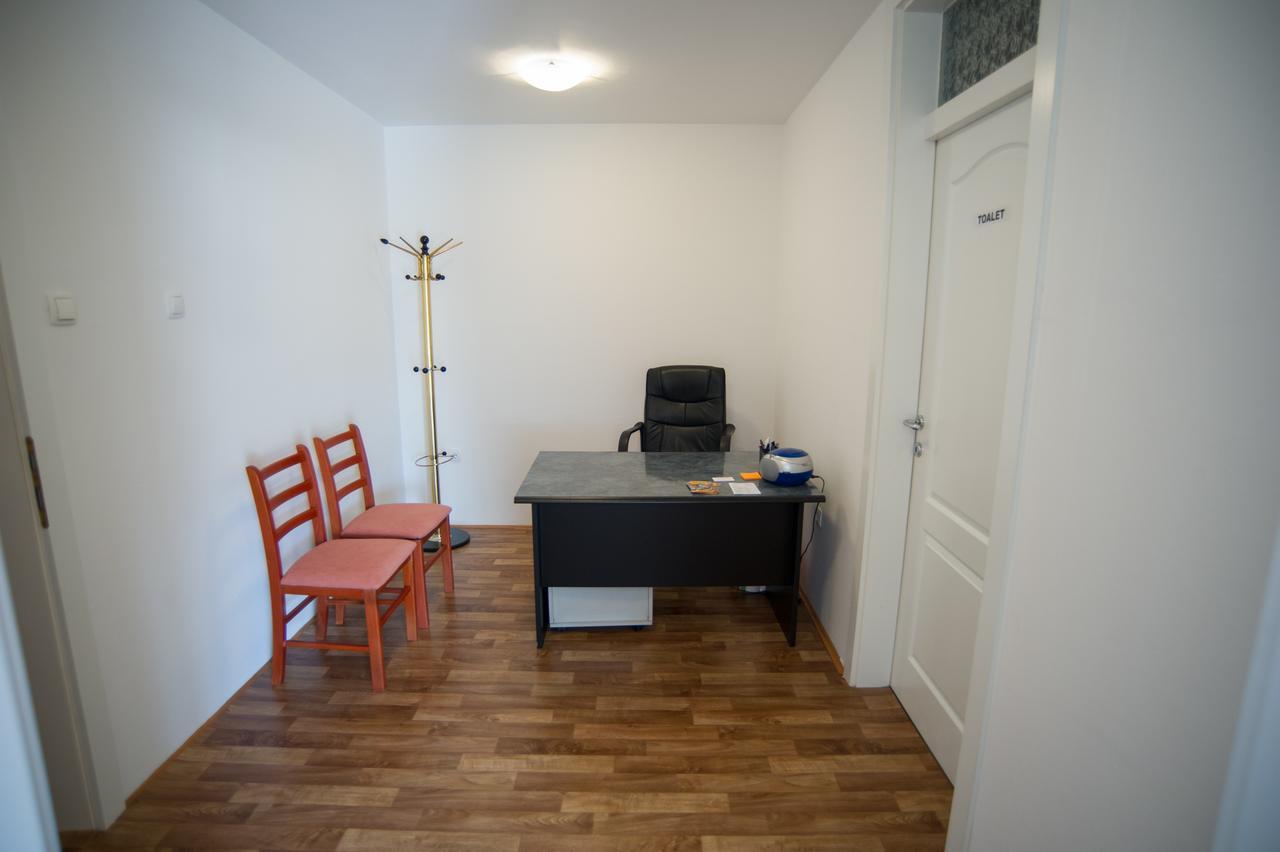 Hostel Larisa Banja Luka Buitenkant foto