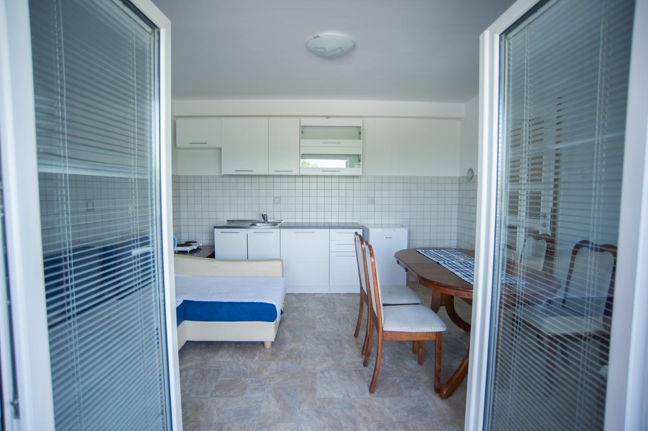 Hostel Larisa Banja Luka Buitenkant foto