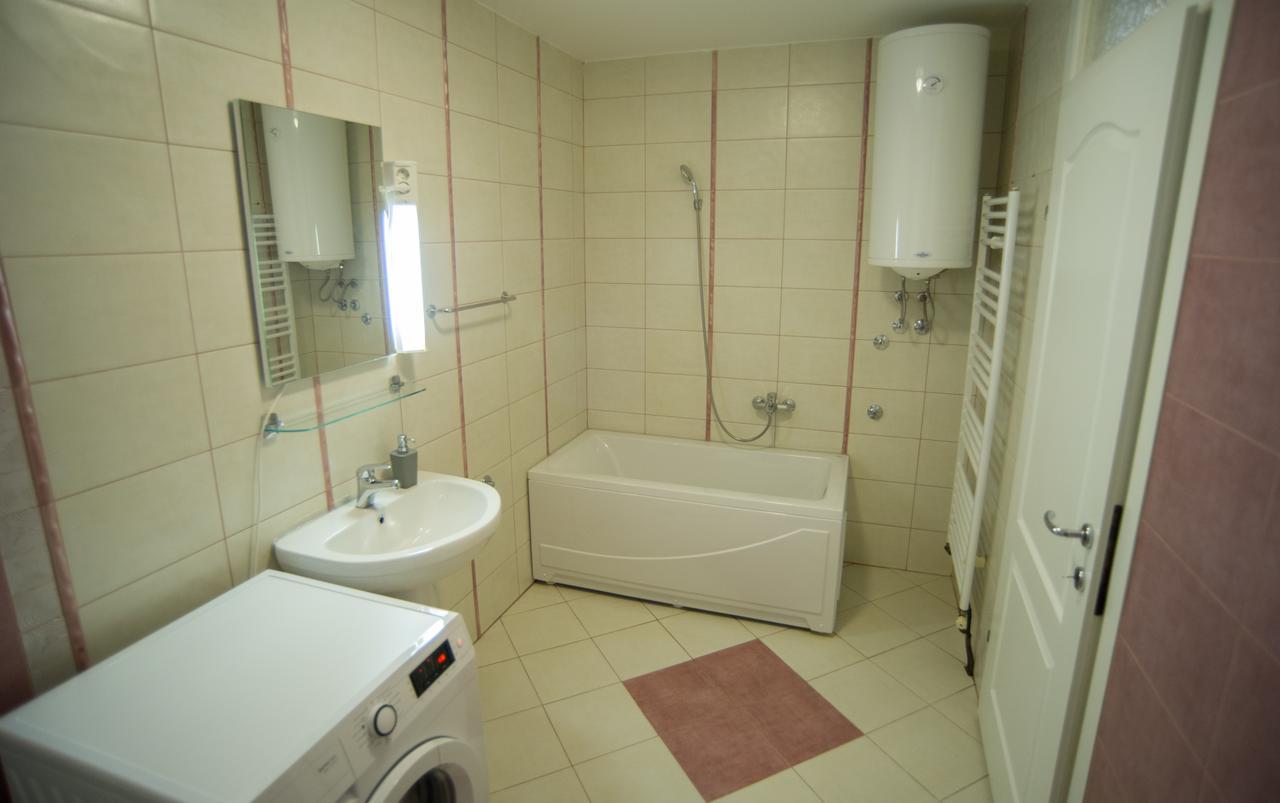 Hostel Larisa Banja Luka Buitenkant foto