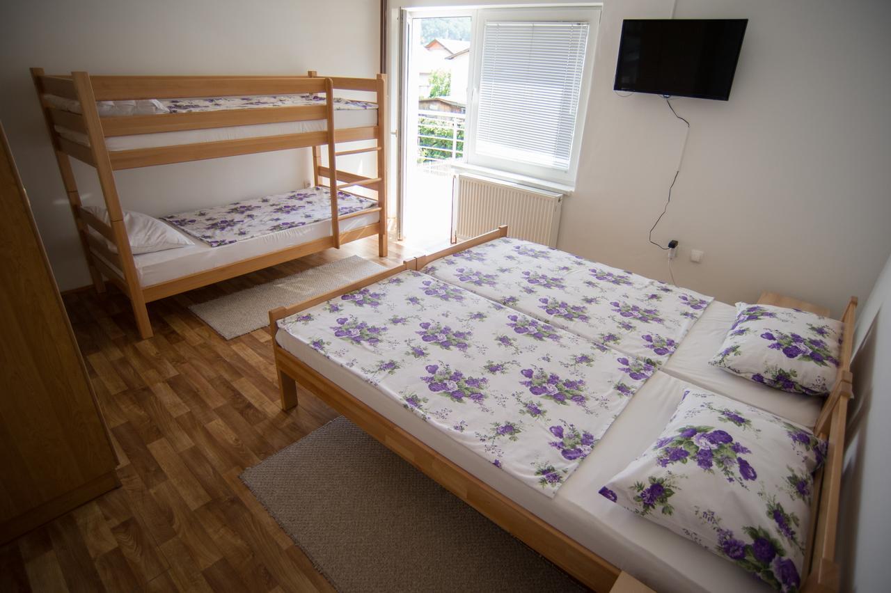 Hostel Larisa Banja Luka Buitenkant foto