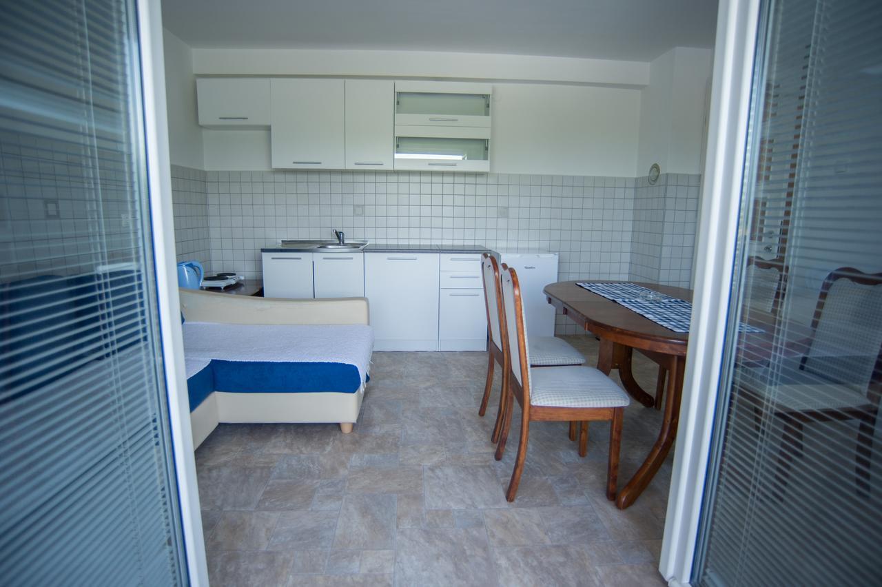 Hostel Larisa Banja Luka Buitenkant foto