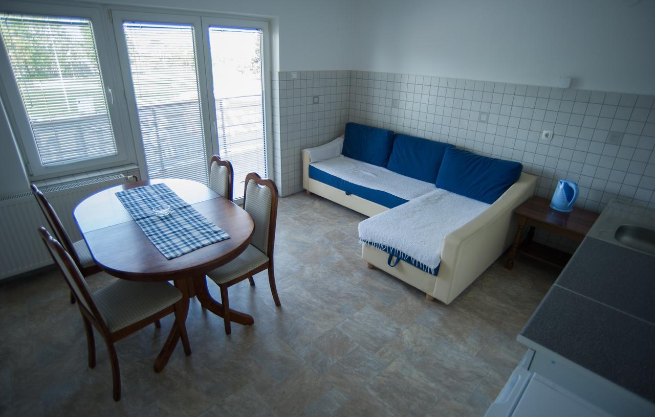 Hostel Larisa Banja Luka Buitenkant foto